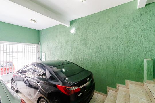 Garagem de casa à venda com 3 quartos, 110m² em Parque Bristol, São Paulo