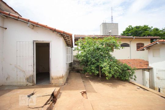 Quintal de casa à venda com 2 quartos, 140m² em Chácara Urbana, Jundiaí