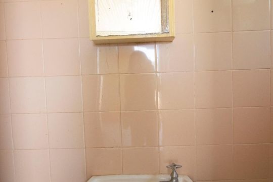 Banheiro de Serviço de casa à venda com 2 quartos, 140m² em Chácara Urbana, Jundiaí