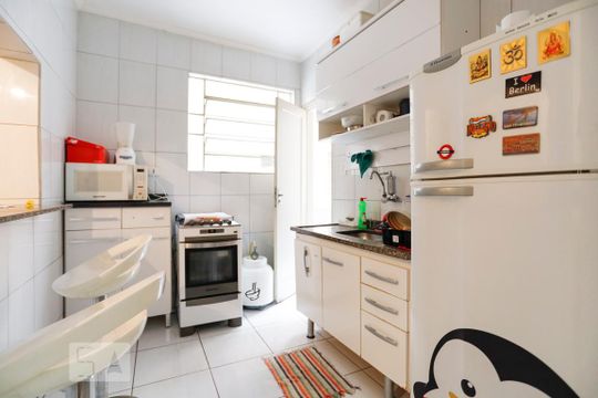 Cozinha de apartamento à venda com 2 quartos, 77m² em Bela Vista, São Paulo