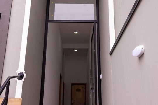 Entrada de kitnet/studio para alugar com 1 quarto, 28m² em Jordanópolis, São Bernardo do Campo
