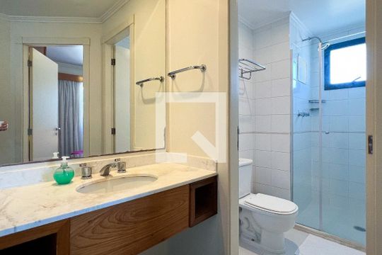 Banheiro de apartamento para alugar com 1 quarto, 54m² em Vila Olímpia, São Paulo
