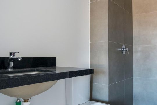 Banheiro de apartamento para alugar com 1 quarto, 36m² em Glória, Porto Alegre