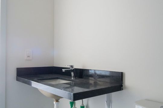 Banheiro de apartamento para alugar com 1 quarto, 36m² em Glória, Porto Alegre