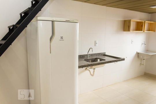 Sala/Cozinha de kitnet/studio para alugar com 1 quarto, 28m² em Jordanópolis, São Bernardo do Campo