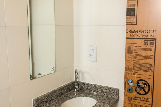 Banheiro de kitnet/studio para alugar com 1 quarto, 28m² em Jordanópolis, São Bernardo do Campo