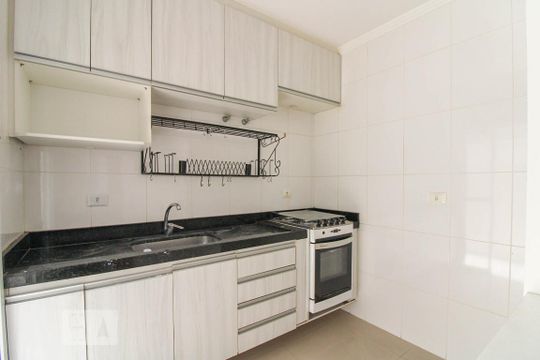 Cozinha de casa de condomínio à venda com 2 quartos, 60m² em Parque Casa de Pedra, São Paulo