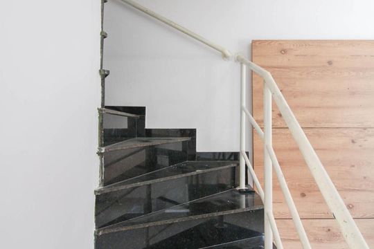 Escada de casa de condomínio para alugar com 2 quartos, 60m² em Parque Casa de Pedra, São Paulo
