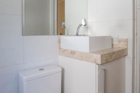 Banheiro de kitnet/studio para alugar com 1 quarto, 30m² em Bela Vista, São Paulo