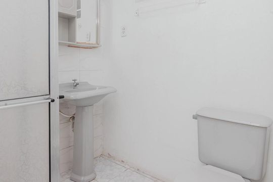 Banheiro de apartamento à venda com 2 quartos, 85m² em Auxiliadora, Porto Alegre