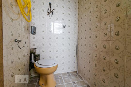 Banheiro de Serviço de casa à venda com 2 quartos, 100m² em Jardim Vergueiro, São Paulo