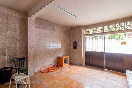Garagem de casa à venda com 4 quartos, 200m² em Vila Moraes, São Paulo