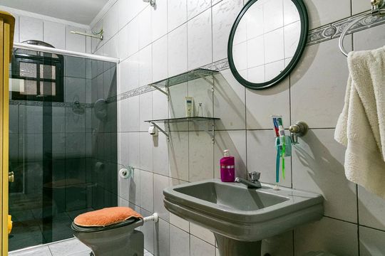 Banheiro  de casa à venda com 3 quartos, 181m² em Vila Carrao, São Paulo