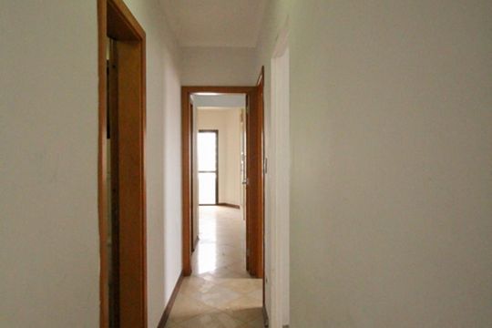 Corredor de apartamento à venda com 3 quartos, 80m² em Chora Menino, São Paulo