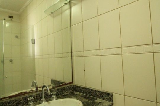Banheiro de apartamento à venda com 3 quartos, 80m² em Chora Menino, São Paulo