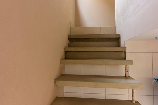 Acesso escada de casa para alugar com 1 quarto, 60m² em Gramado, Cotia