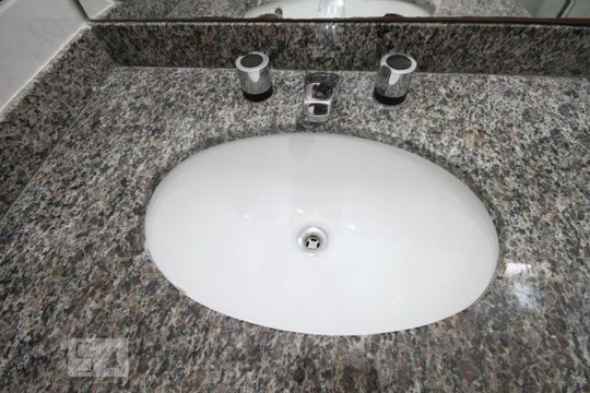 Banheiro de apartamento para alugar com 3 quartos, 82m² em Vila Mariana, São Paulo