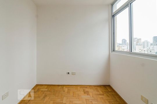 Quarto de serviço de apartamento para alugar com 2 quartos, 84m² em Pinheiros, São Paulo