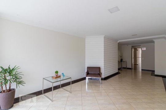 Hall Social  de apartamento para alugar com 3 quartos, 74m² em Vila Gumercindo, São Paulo