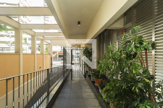 Fachada e portaria de apartamento para alugar com 1 quarto, 50m² em Liberdade, São Paulo