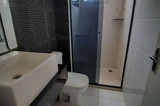 Banheiro de apartamento à venda com 2 quartos, 50m² em Quinta da Paineira, São Paulo