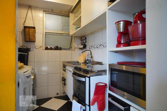 Cozinha de apartamento à venda com 2 quartos, 40m² em Mário Quintana, Porto Alegre
