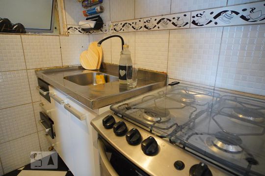 Cozinha de apartamento à venda com 2 quartos, 40m² em Mário Quintana, Porto Alegre