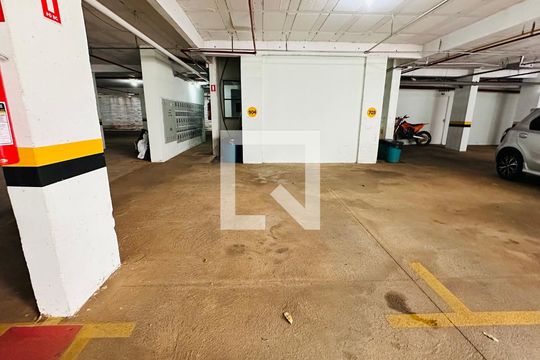 Garagem de apartamento para alugar com 3 quartos, 83m² em Jardim Goiás, Goiânia