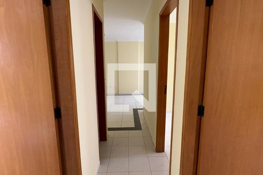 Corredor de apartamento para alugar com 3 quartos, 83m² em Jardim Goiás, Goiânia