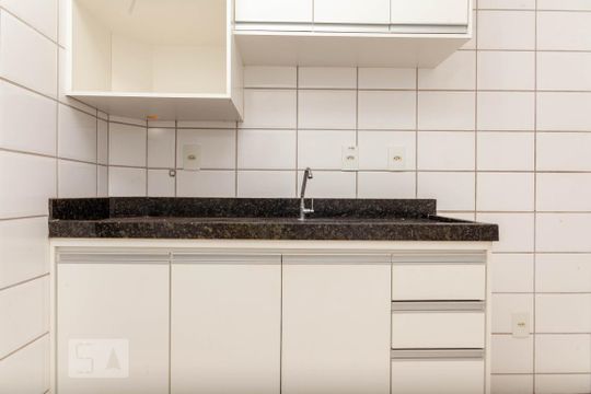 Cozinha de apartamento para alugar com 2 quartos, 60m² em Santa Mônica, Uberlândia