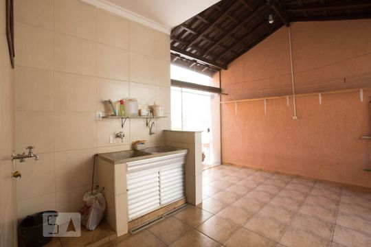 Área de serviço de casa para alugar com 3 quartos, 950m² em Jardim Itaú, Ribeirão Preto