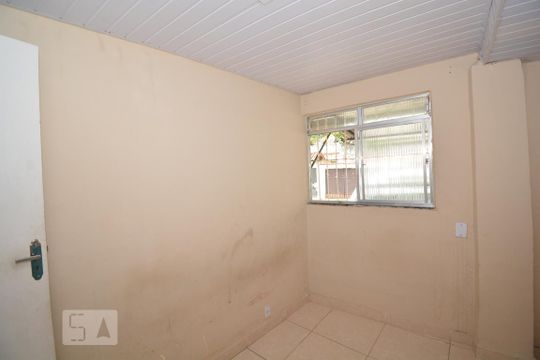 Quarto de casa para alugar com 1 quarto, 35m² em Irajá, Rio de Janeiro