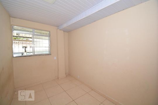 Quarto de casa para alugar com 1 quarto, 35m² em Irajá, Rio de Janeiro