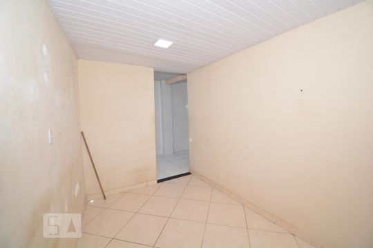 Sala de casa para alugar com 1 quarto, 35m² em Irajá, Rio de Janeiro