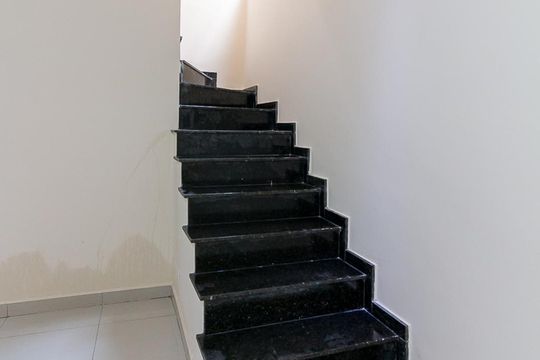 Escadas de casa à venda com 3 quartos, 120m² em Jardim São Paulo, Guarulhos