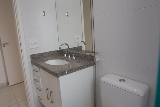 Banheiro da suíte de apartamento para alugar com 2 quartos, 70m² em Vila do Golfe, Ribeirão Preto