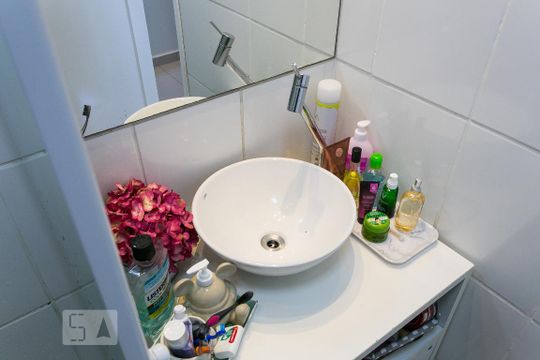 Banheiro de apartamento à venda com 2 quartos, 56m² em Vila Califórnia, São Paulo