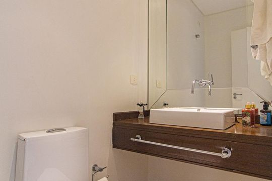 Lavabo de apartamento para alugar com 2 quartos, 128m² em Água Verde, Curitiba