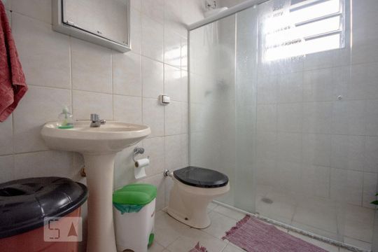 Banheiro de casa para alugar com 2 quartos, 160m² em Vila Gustavo, São Paulo