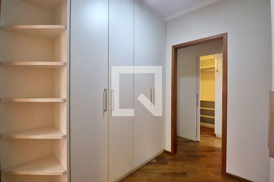 Armário Corredor de casa de condomínio à venda com 3 quartos, 235m² em Vila Guiomar, Santo André