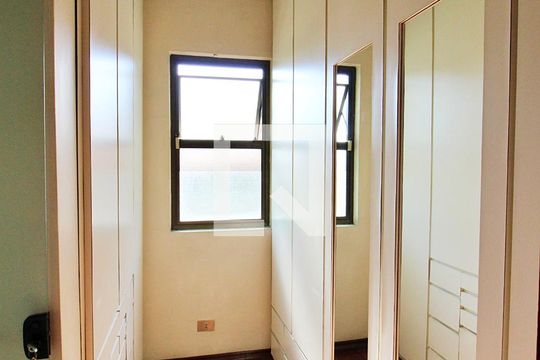 Closet de casa à venda com 4 quartos, 322m² em Vila Homero Thon, Santo André