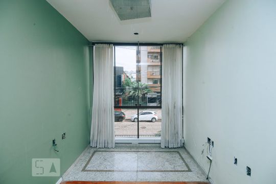 Detalhe quarto 2 de casa à venda com 4 quartos, 200m² em Auxiliadora, Porto Alegre