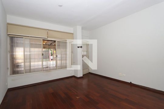 Sala de casa à venda com 3 quartos, 250m² em Vila Mariana, São Paulo