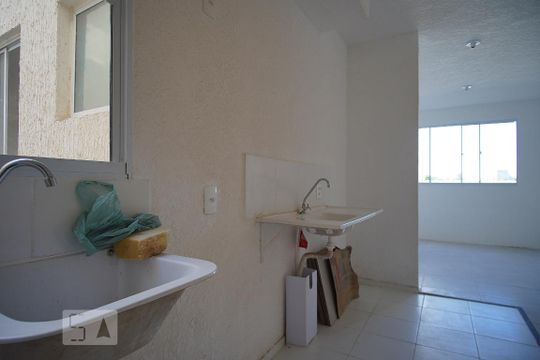 Cozinha de apartamento à venda com 2 quartos, 40m² em Rubem Berta, Porto Alegre