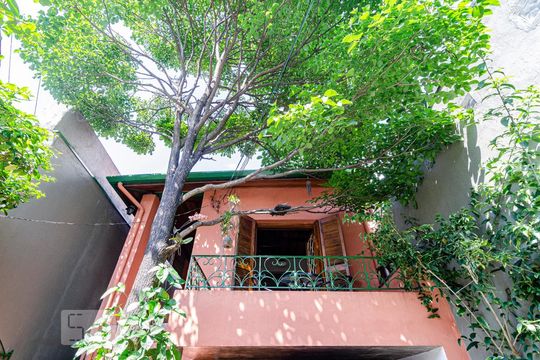 Fachada de casa para alugar com 3 quartos, 130m² em Jardim das Bandeiras, São Paulo