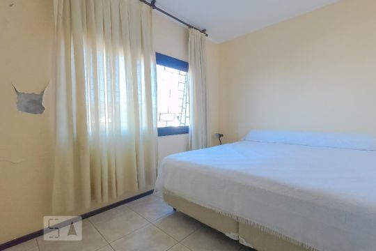 Quarto 1 de casa para alugar com 6 quartos, 500m² em Jardim Carvalho, Porto Alegre
