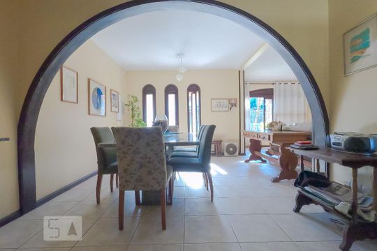 Sala de casa para alugar com 6 quartos, 500m² em Jardim Carvalho, Porto Alegre