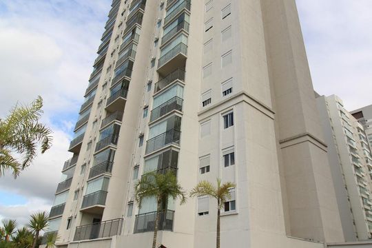 Fachada do bloco  de apartamento para alugar com 2 quartos, 60m² em Vila Anastácio, São Paulo