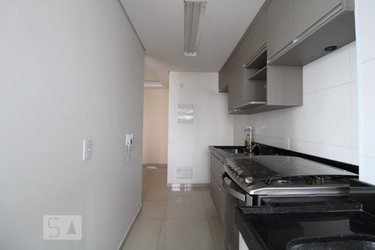 Cozinha  de apartamento para alugar com 2 quartos, 60m² em Vila Anastácio, São Paulo