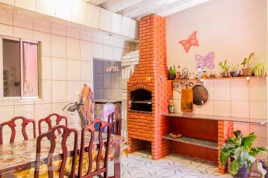 Quintal de casa à venda com 4 quartos, 188m² em Parque Capuava, Santo André